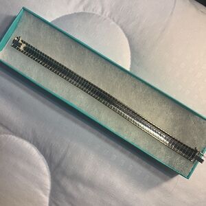 925 Sterling Silver Omega 7 1/2 inch Bracelet with Clasp. Made in Italy